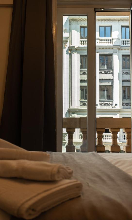 Suites You Gran Via Мадрид Екстериор снимка