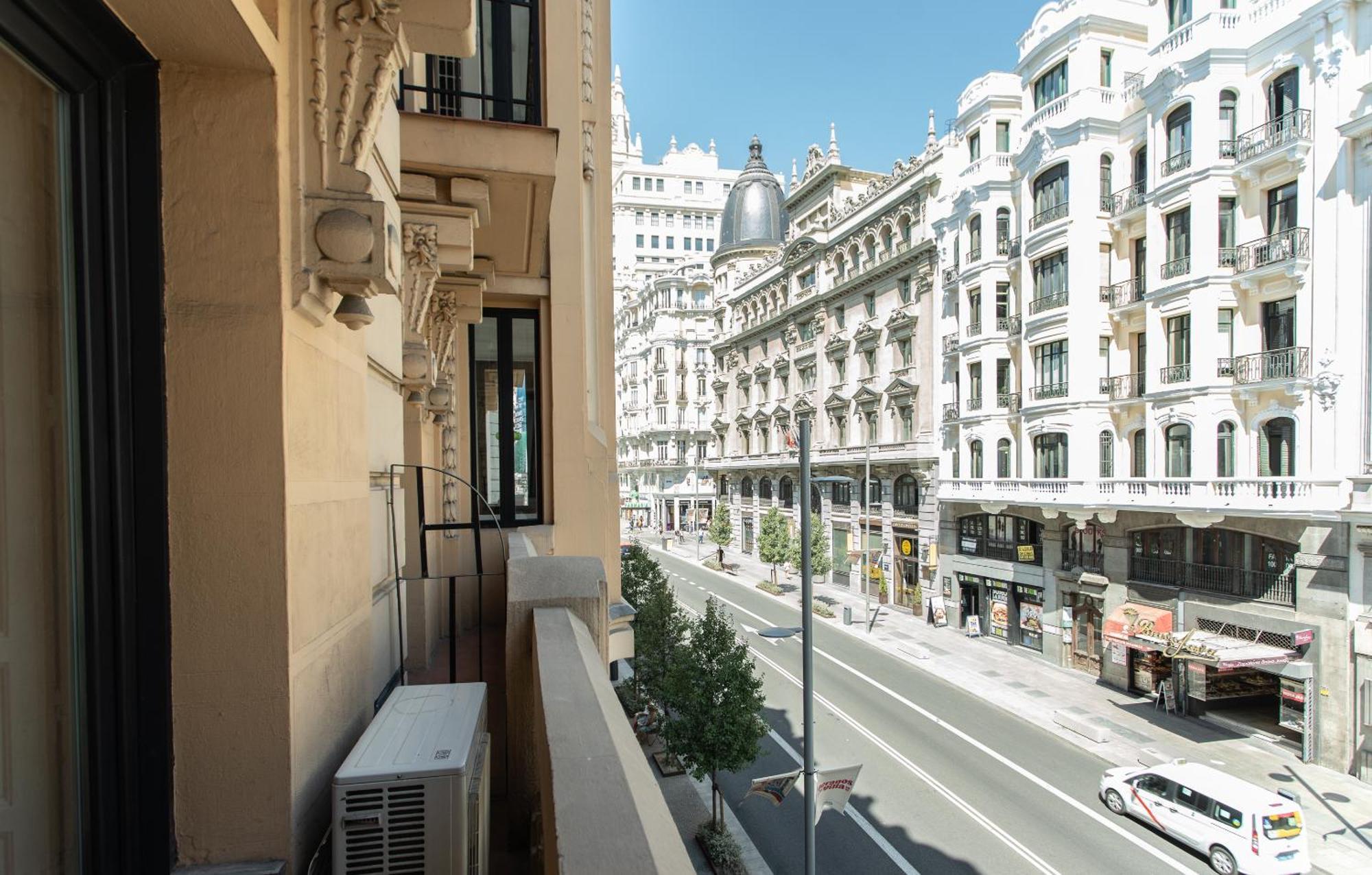 Suites You Gran Via Мадрид Екстериор снимка